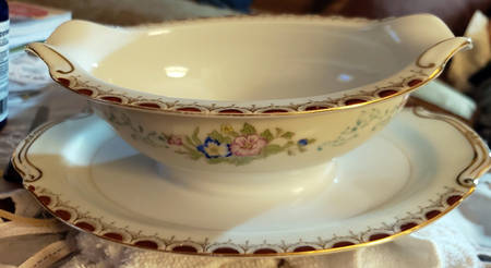 IMP22 Gravy Boat with Attached Underplate