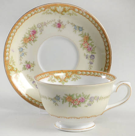Kuiupo Footed Cup & Saucer Set