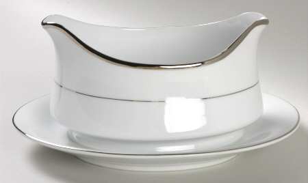 Serenity Gravy Boat with Attached Underplate