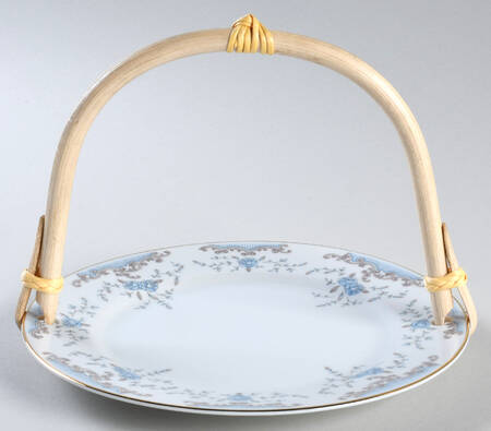 Seville 5 3/8"-5 5/8" Bamboo Handled Serving Plate  HC
