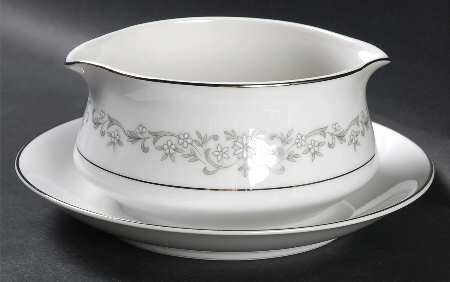 Windsor Round Gravy Boat/Attached Underplate