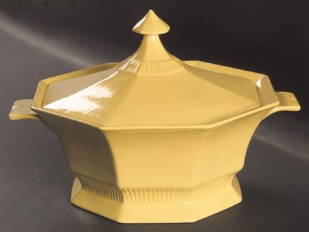 Daffodil  All Yellow 1.5 Qt Round Covered Casserole
