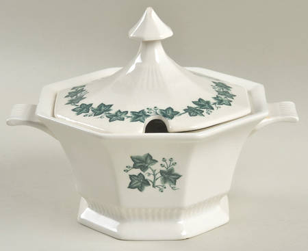 Garland Sauce Boat & Lid