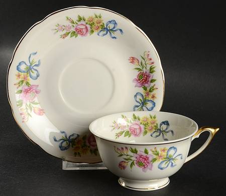 IND7 Footed Cup & Saucer Set