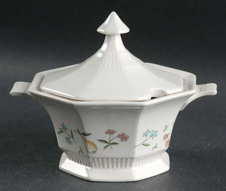 Old Orchard Sauce Boat & Lid