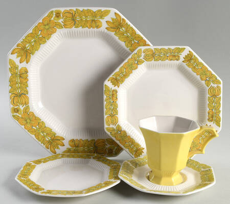 Yellow Bouquet 5 Piece Place Setting