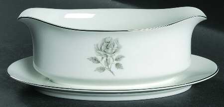 Allure Gravy Boat with Attached Underplate