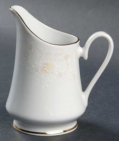 Camelia Creamer