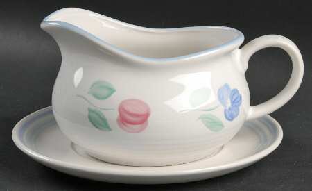 Casabella Gravy Boat & Underplate