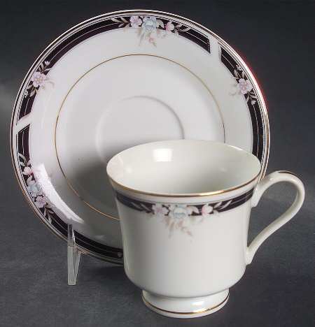 Chelsea Footed Cup & Saucer Set