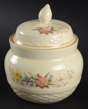 Creme De Chine Sugar Bowl & Lid