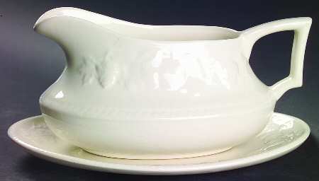 Devonshire Gravy Boat & Underplate/Relish