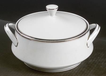 Elegance Round Covered Vegetable