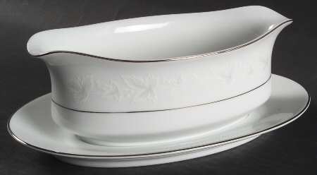 Fascination Gravy Boat with Attached Underplate