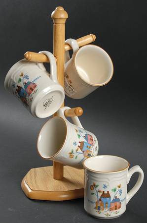 Heartland Mug Tree & 4 Mugs (4 MUGM7 &MUGTRE)