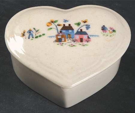 Heartland Heart Shape Box & Lid