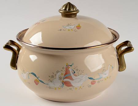 Marmalade 2.5 Quart Metal Round Covered Casserole