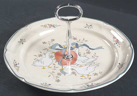 Marmalade Round Serving Plate with Center Handle (Dp) Hc