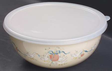 Marmalade 81/2" Metal Bowl W/Plastic Lid