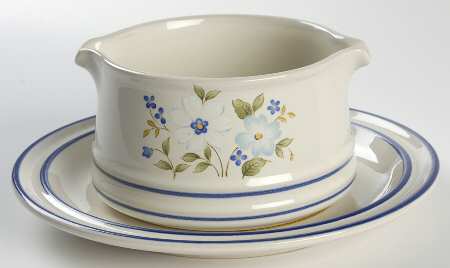 Mystic Gravy Boat with Attached Underplate