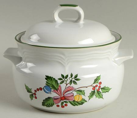 Noel (Band 1-4" From Edge) Individual Casserole & Lid