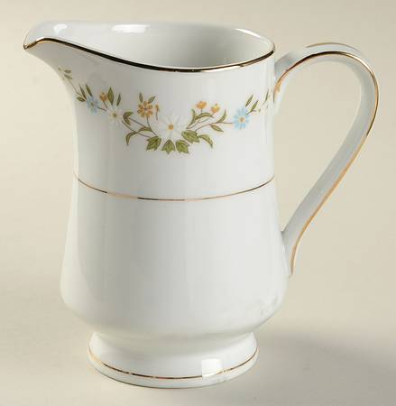 Serenade Creamer