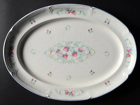 Strawberry Lane 15" Oval Serving Platter