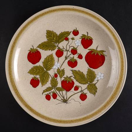 Strawberry Patch 11" Chop Plate (Round Platter)