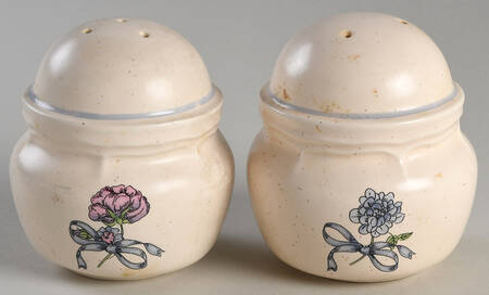 Victoria Salt & Pepper Set
