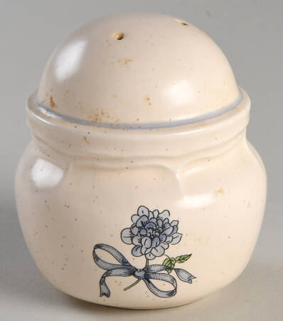 Victoria Pepper Shaker