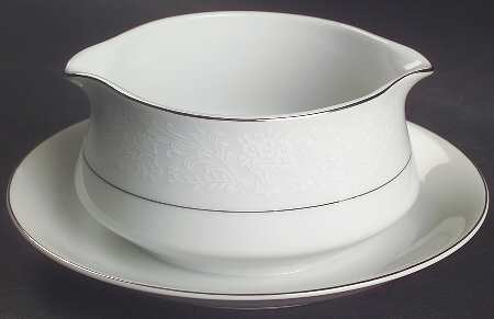 Wakefield Round Gravy Boat/Attached Underplate