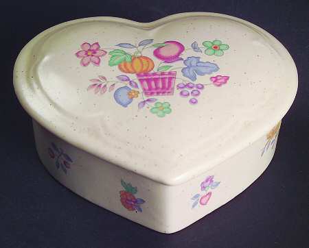 Welcome Home Heart Shape Box & Lid