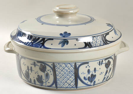 Martha's Flowers 3 Quart Round Covered Casserole by Iron Mountain