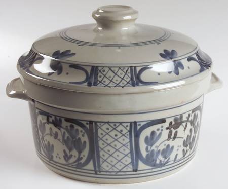 Martha's Flowers 3.5 Quart Round Covered Casserole