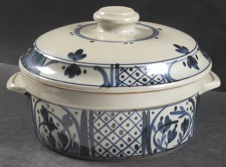 Martha's Flowers 3 Quart Round Covered Casserole