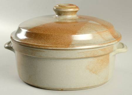 White Top 3 Quart Round Covered Casserole