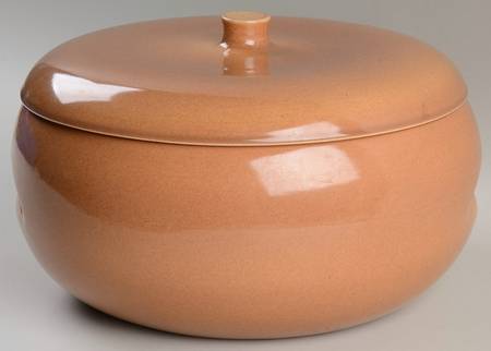 Casual Apricot Dutch Oven W/Knob Lid