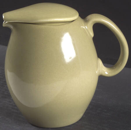 Casual Avocado 32 Oz Pitcher with Lid