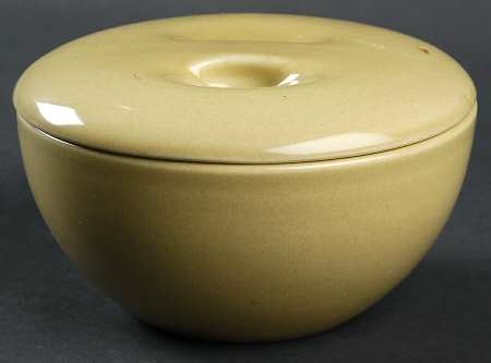 Casual Avocado Covered Soup Bowl with Coupe Soup Bowl Base