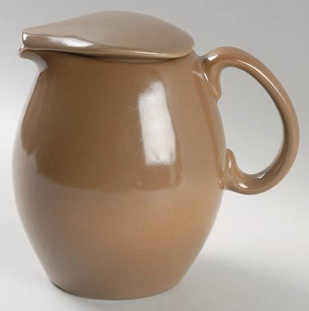 Casual Brown 32 Oz Pitcher with Lid