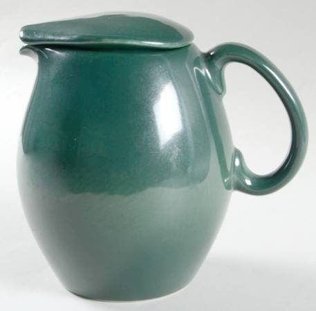 Casual Dark Green 32 Oz Pitcher with Lid