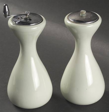 Casual Lettuce Green Salt Mill & Pepper Mill Set