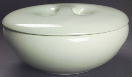 Casual Lettuce Green 2 Qt Covered Casserole with Recess Lid