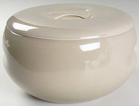 Casual Oyster 4 Qt Covered Casserole & Recess Lid