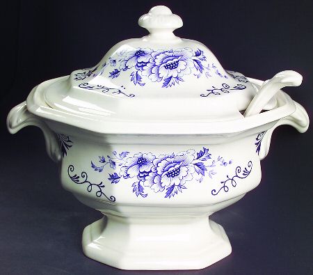 Clinton Inn Tureen & Lid w/Ladle