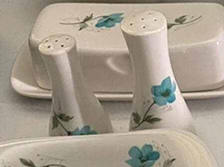 Cosmos Salt & Pepper Set