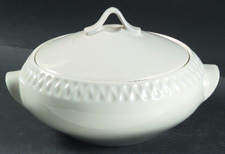 Diamond White Round Covered Vegetable