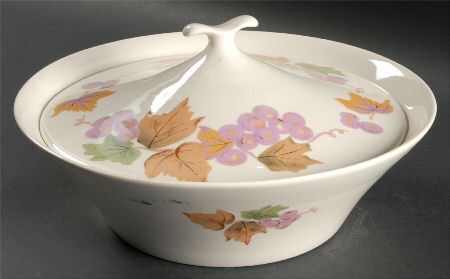 Grapes 1.75 Qt Round Covered Casserole