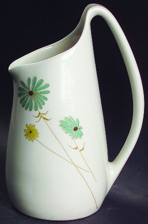 Lazy Daisy 32 Oz Pitcher