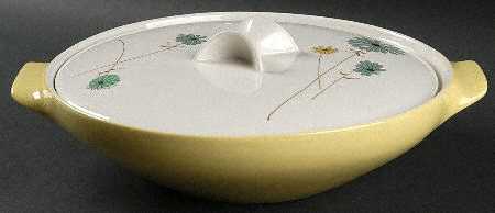 Lazy Daisy 2 Qt Round Covered Casserole